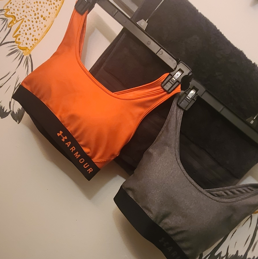2 Under armor sports bras in excellent condition